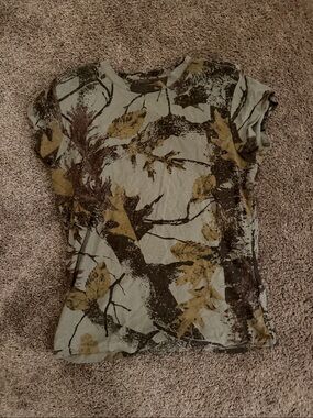 Women's Short Sleeve Camo Leaf Print Tee - Green